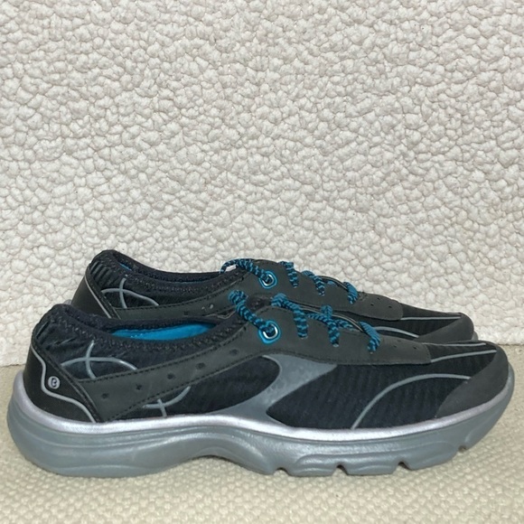 Bzees Women's Black Dash Slip On Knit Casual Sneakers Shoes Size US 8 Wide - Picture 1 of 11